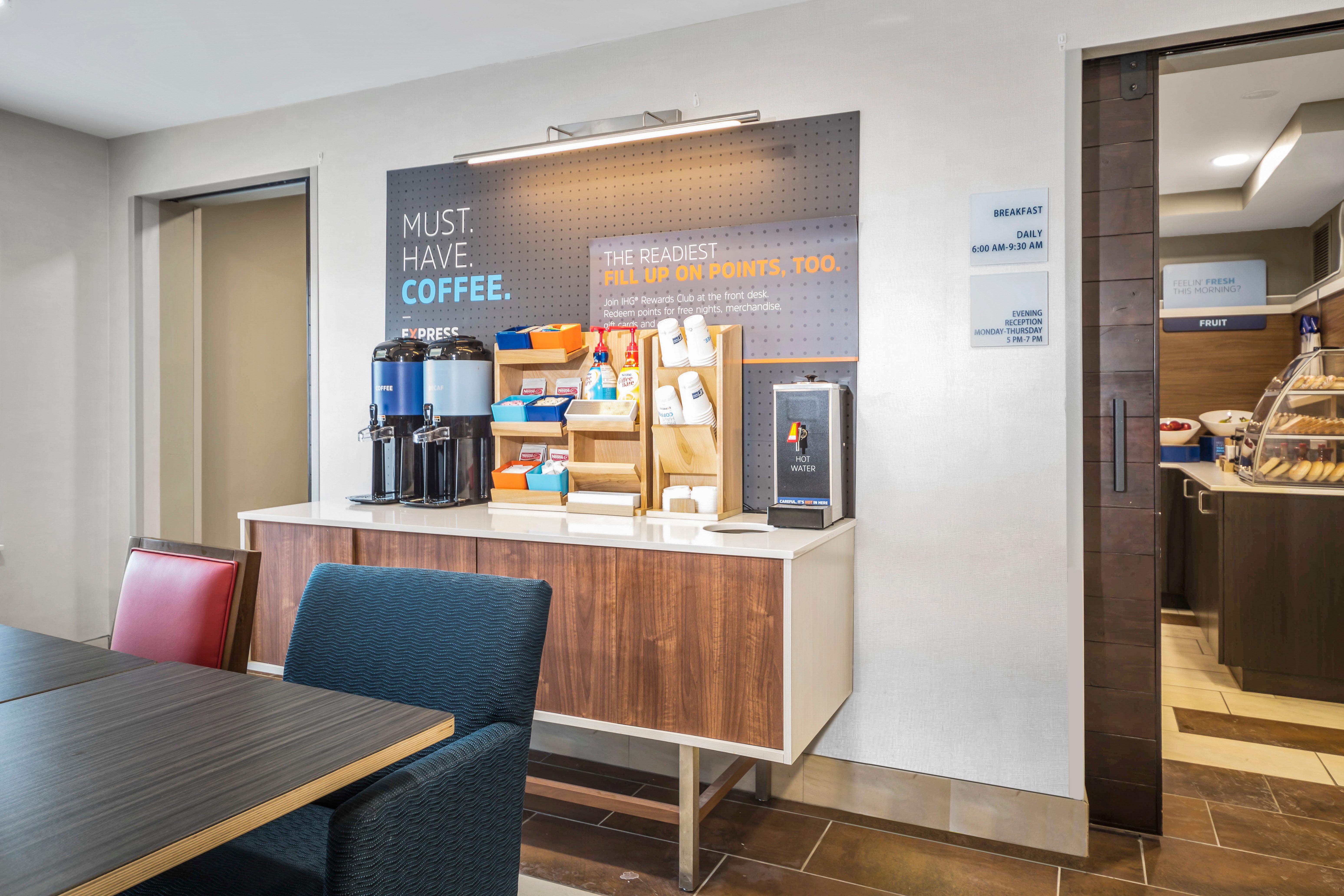 Holiday Inn Express Chicago Northwest-Vernon Hills By Ihg Exterior photo