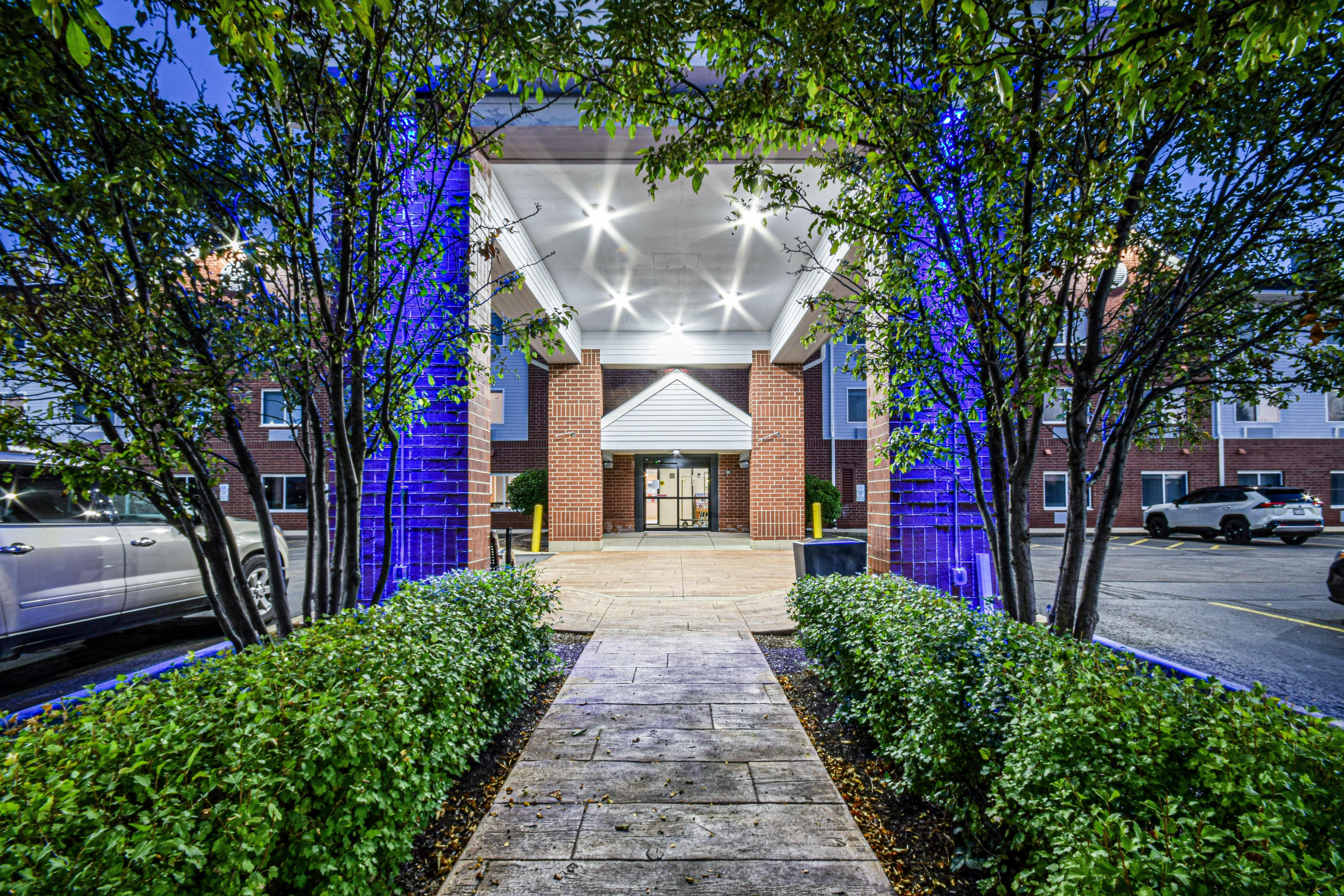 Holiday Inn Express Chicago Northwest-Vernon Hills By Ihg Exterior photo