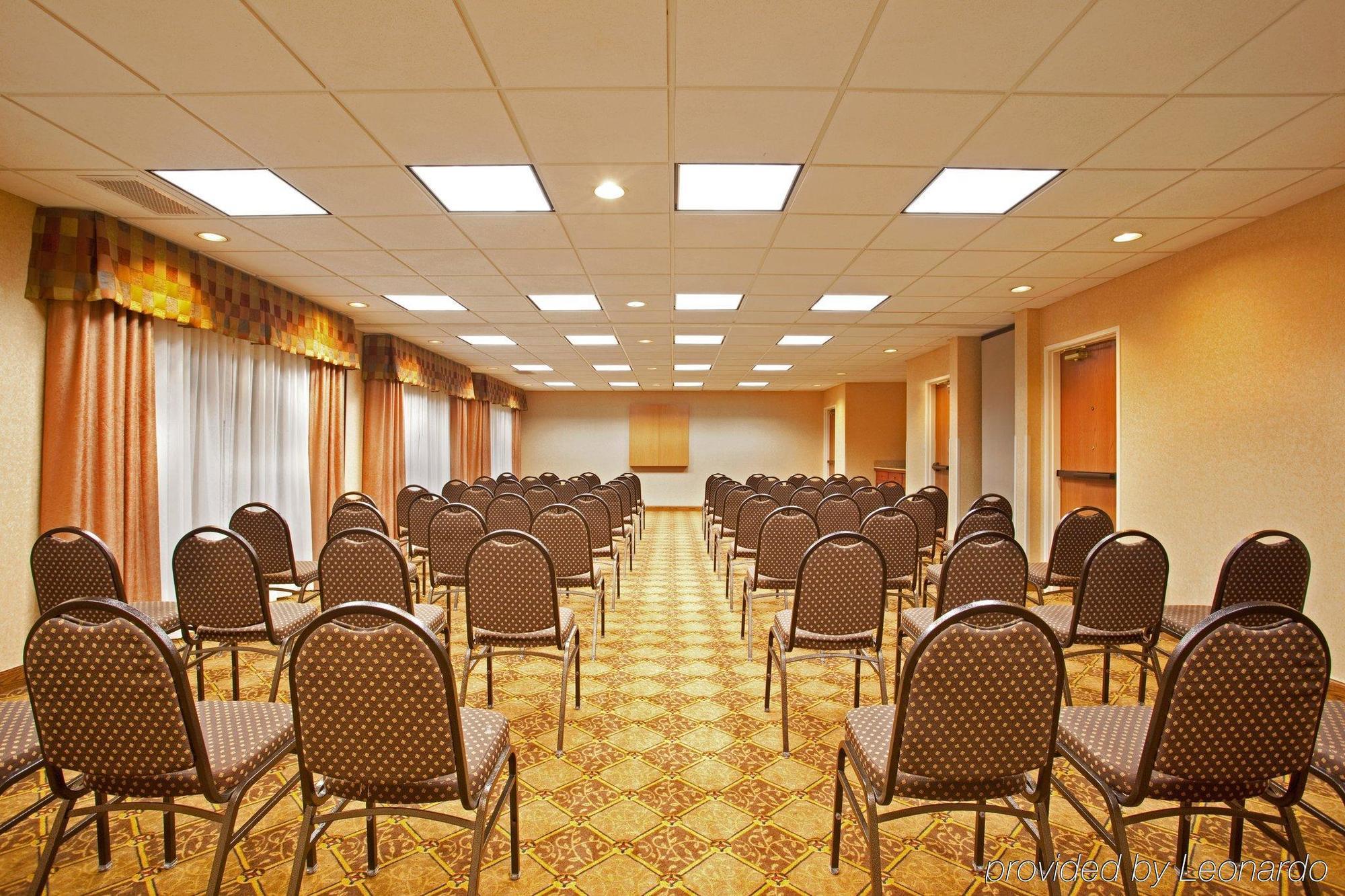 Holiday Inn Express Chicago Northwest-Vernon Hills By Ihg Facilities photo