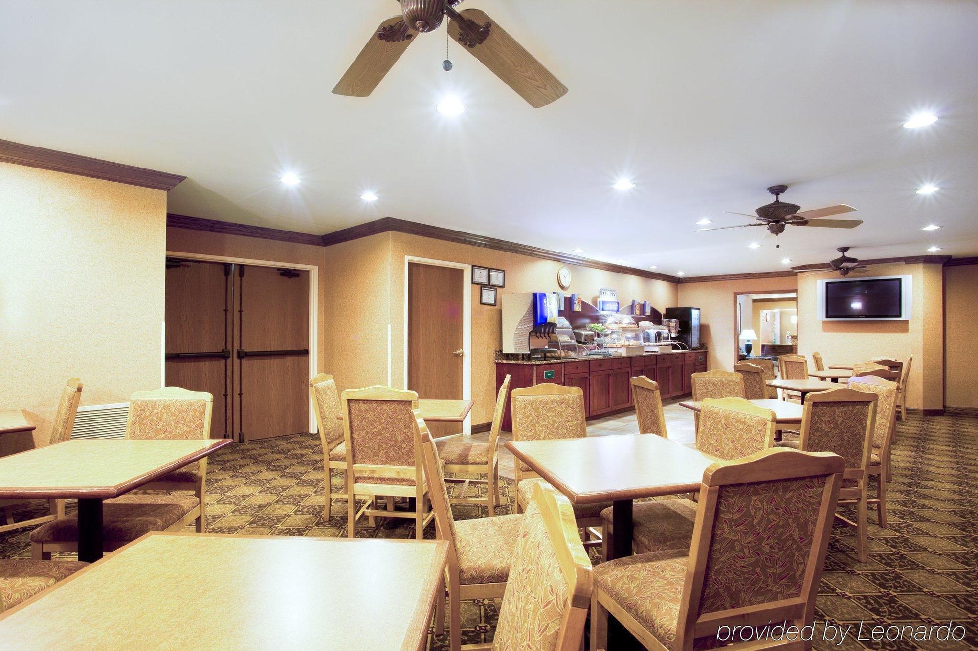 Holiday Inn Express Chicago Northwest-Vernon Hills By Ihg Restaurant photo